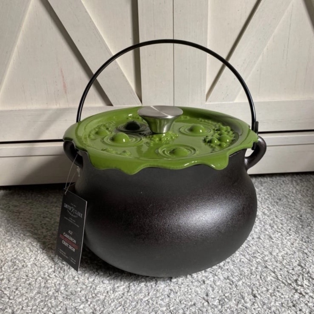 Smith & Clark Black Cast Iron Pot Cauldron New 4qt Halloween Green Boiling Lid